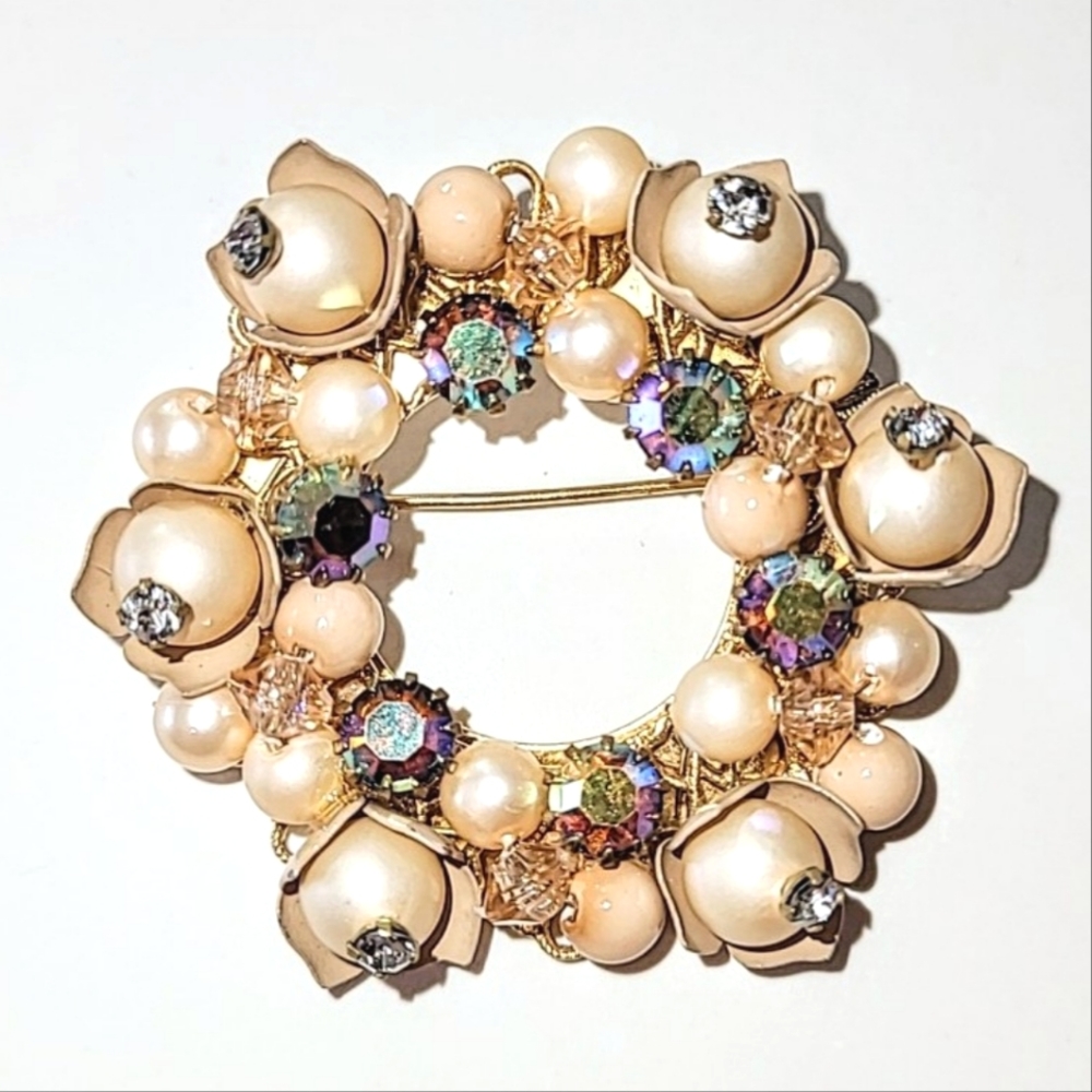 VINTAGE BEIGE PEARL AB CRYSTAL ROUND CIRCLE BROOCH
